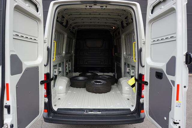 Volkswagen CRAFTER 35 | 140 PK AUT | L3H3 | App-Connect | Cruise | Camera | Verlengde Garantie!