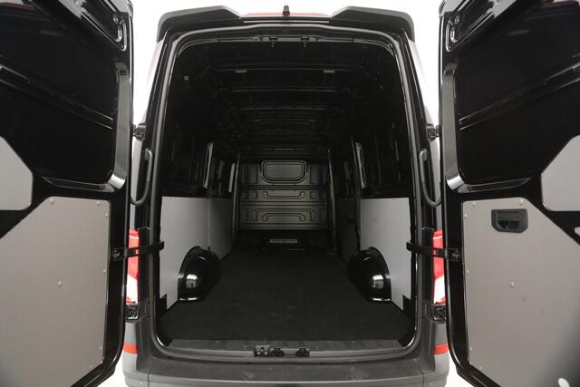 Volkswagen CRAFTER 2.0 TDI DSG HERO EDITION L3H3 | 140PK | FACELIFT MODEL | BPM VRIJ | 3000KG | TREKHAAK | VIRTUAL | ADAPTIVE CRUISE | CAMERA | LED | CARPLAY | 18"LMV | ZONNEKLEP
