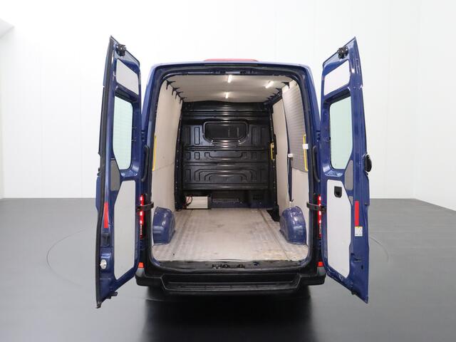 Volkswagen CRAFTER 2.0TDI 177PK DSG Automaat L3H3 | Navigatie | Standverwarming | Airco | Cruise