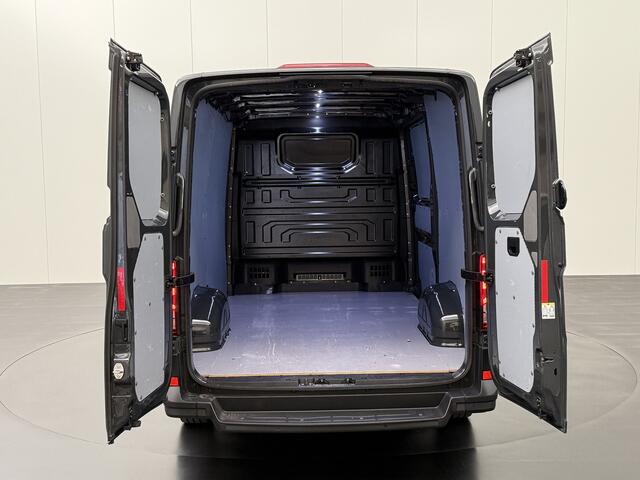 Volkswagen CRAFTER 2.0TDI 140PK L3H2 Highline | Navigatie | Airco | Cruise | Betimmering