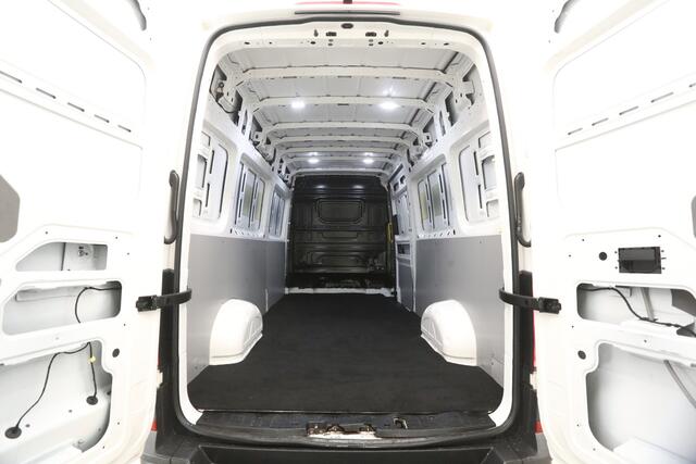 Volkswagen CRAFTER 35 2.0 TDI 140PK L4H3 | 3000kg Trekgew. | Trekh. | Airco | Cruise | 3-Zits | Camera | Carplay | Navi