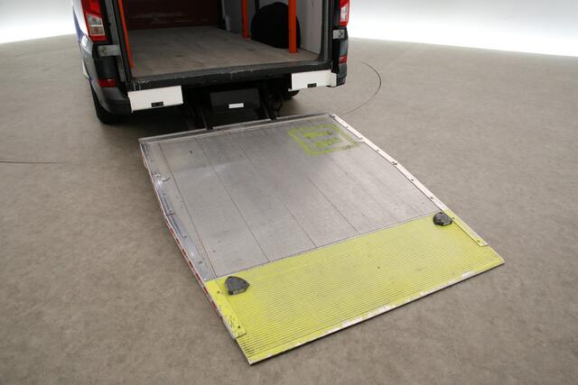 Volkswagen CRAFTER 2.0 TDI L3H3 | Laadklep | Airco | Camera | Cruise | Carplay | Parkeersensoren