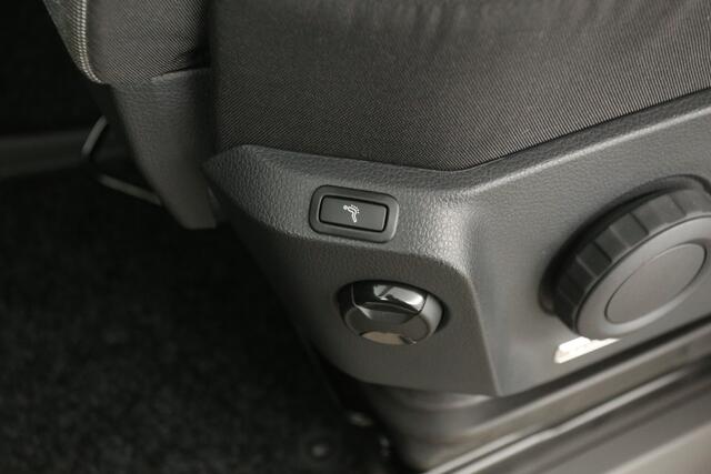 Volkswagen CRAFTER 35 2.0 TDI L3H3 | 140PK | BPM VRIJ | 3000KG | Airco | Cruise | Camera | Carplay | 3-Zits | Navi | LED