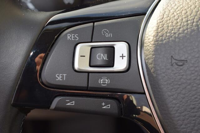 Volkswagen CRAFTER 2.0 TDI L3H3 Highline 140 PK LED TREKHAAK NAVI BETIMMERING