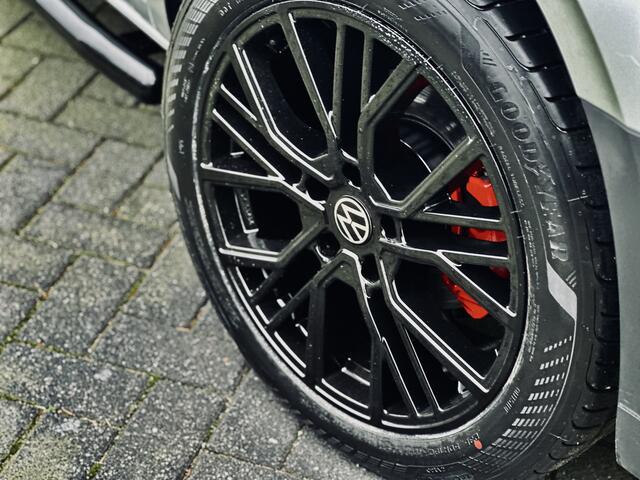 Volkswagen CRAFTER 35 2.0 TDI L3H3 | Blackline | Navigatie | PDC | Trekhaak | Opstaptrede | Verwarmde voorruit | Ex btw