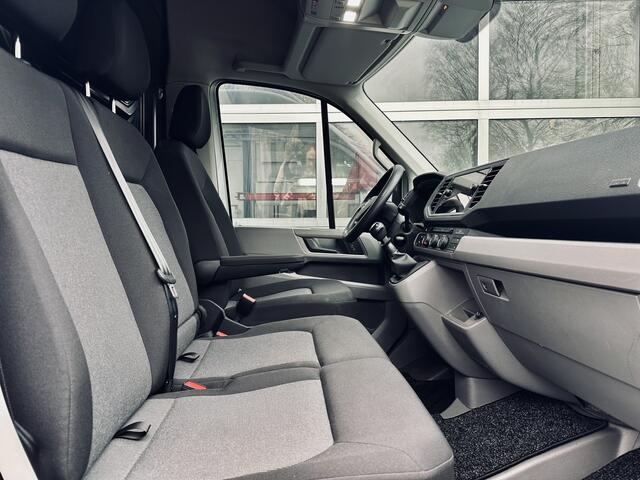 Volkswagen CRAFTER 35 2.0 TDI L3H3 | Blackline | Navigatie | PDC | Trekhaak | Opstaptrede | Verwarmde voorruit | Ex btw