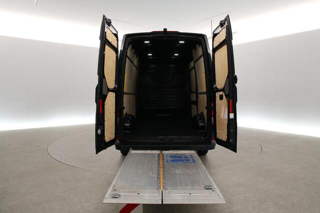 Volkswagen CRAFTER 35 2.0 TDI L3H3 | Laadklep | Airco | Camera | 3-Zits | Elektrpakket | Schuifdeur