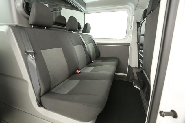 Volkswagen CRAFTER 2.0 TDI L3H2 177PK | DC | 6-Zits | Airco | Cruise | Carplay | Parkeersens. | Navi