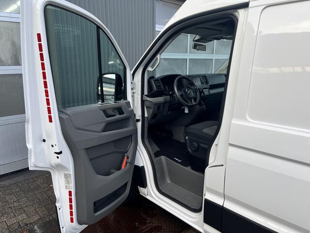 Volkswagen CRAFTER 35 2.0 TDI L3H3 140pk Airco Cruise control Kastinrichting Omvormer Standkachel werkplaats Navigatiesysteem Telefoonverbinding 2-Persoons Camera Euro 6