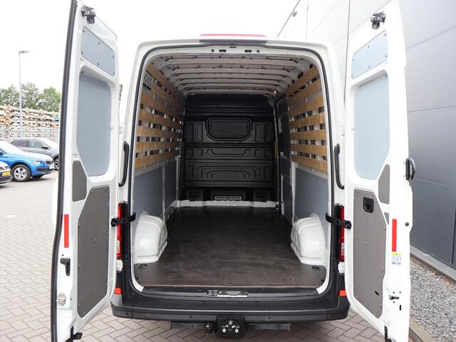 Volkswagen CRAFTER 35 2.0 TDI L3H3 Comfortline EURO VI | 140 PK | Trekhaak | Verwarmde voorruit | Navigatiesysteem | Parkeersensoren |