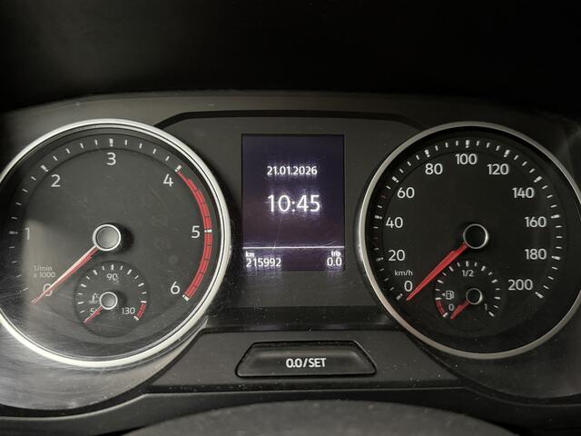 Volkswagen CRAFTER 140PK Automaat L3H3 | Imperiaal | Trekhaak | Navigatie | Camera | Airco | Cruise | 3-Zits