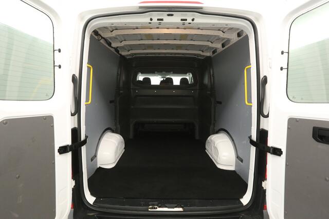 Volkswagen CRAFTER 2.0 TDI 177PK L3H2 | DC | 6-Zits | 3000kg Trekgew. | Trekh. | Airco | Cruise | Carplay | Parkeersens. | Navi