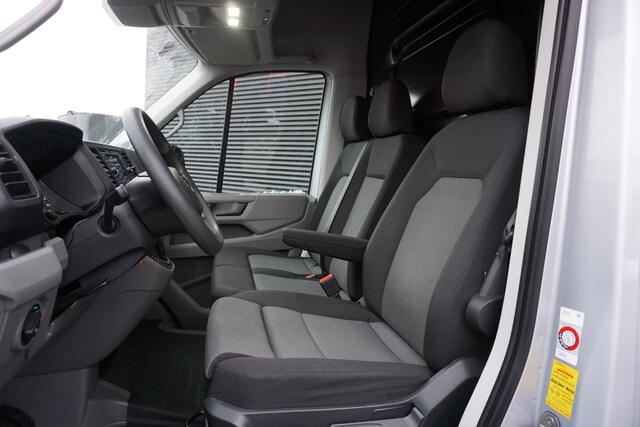 Volkswagen CRAFTER 140pk Automaat L3H3/L2H2 Apple carplay Camera Stoelverwarming Airco Parkeersensoren