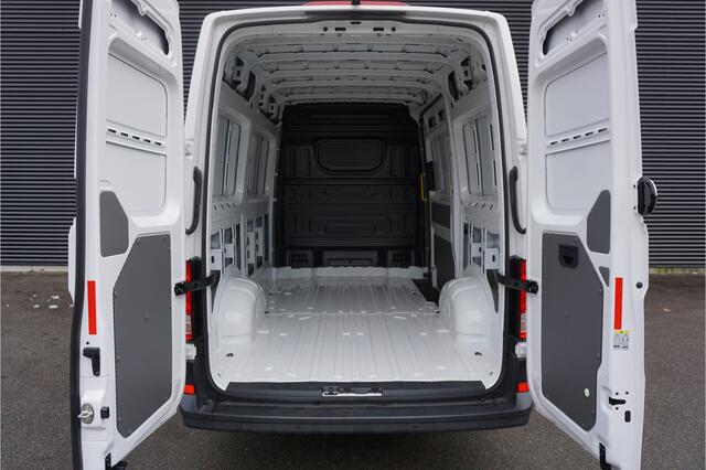 Volkswagen CRAFTER 35 140pk L3H3/L2H2 Facelift Camera Apple carplay 3-Zits DAB+ Cruise control