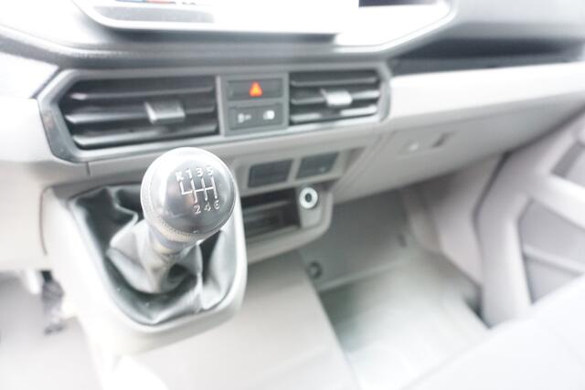 Volkswagen CRAFTER 35 140pk L3H3/L2H2 Facelift Apple Carplay Camera Cruise control Digitaal Dashboard 3-Zits