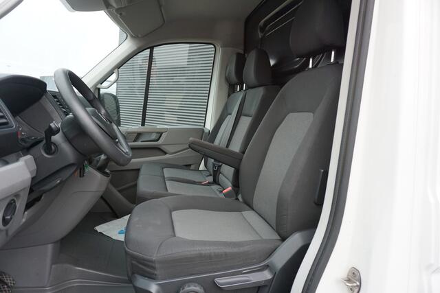 Volkswagen CRAFTER 50 180pk Dubbellucht L4H3/L3H2 Cruise control Parkeersensoren 3500kg trekgewicht Airco 3-Zits Euro6