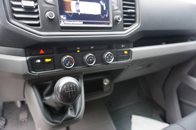 Volkswagen CRAFTER 50 180pk Dubbellucht L4H3/L3H2 Cruise control Parkeersensoren 3500kg trekgewicht Airco 3-Zits Euro6