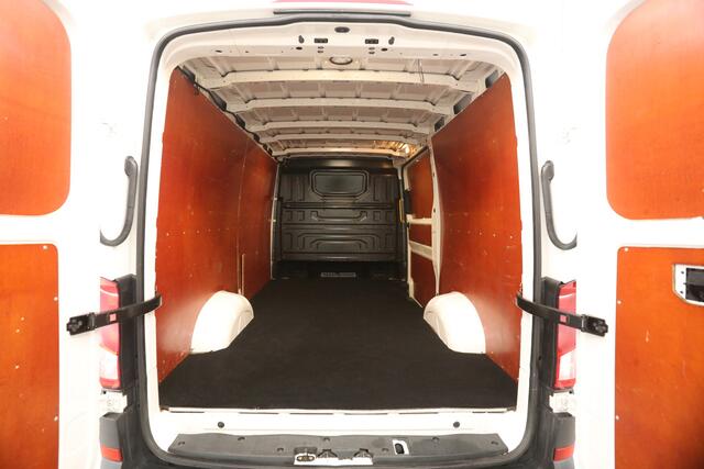 Volkswagen CRAFTER 35 2.0 TDI 177PK L3H2 | Euro6 | 3500kg Trekgew. | Trekh. | Airco | 3-Zits | Cruise
