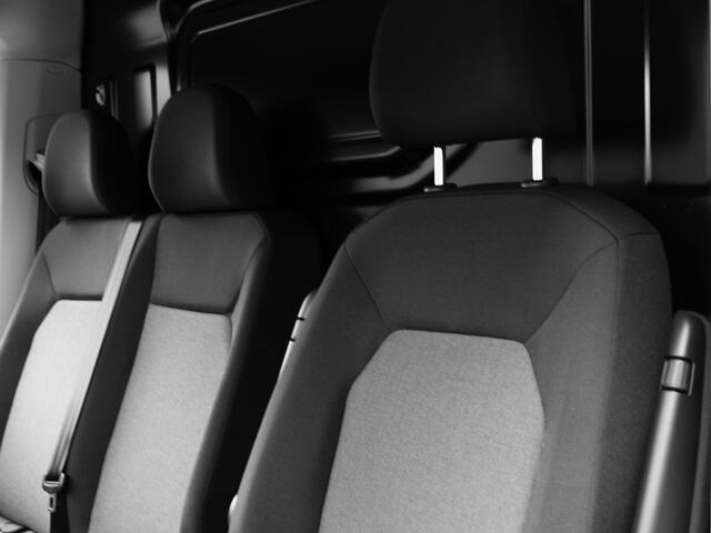 Volkswagen CRAFTER Bedrijfswagens 35 2.0 TDI 140pk Highline L3H3 · Camera · Trekhaak · Tussenschot · Alarm · Apple/Android Car Play · Navigatie · Garantie t/m 22-12-2028 of 100.000km