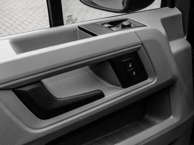 Volkswagen CRAFTER Bedrijfswagens 35 2.0 TDI 140pk Highline L3H3 · Camera · Trekhaak · Tussenschot · Alarm · Apple/Android Car Play · Navigatie · Garantie t/m 22-12-2028 of 100.000km