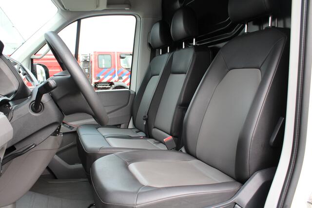 Volkswagen CRAFTER 35t 2.0 TDI L3H3 > Leer/Navi/Trekhaak/parkeersensoren...