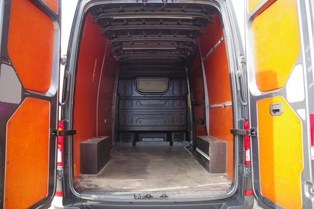 Volkswagen CRAFTER 2.0 TDI L3H3 Highline 3-ZITS, 140PK AUT. LED, CAMERA, NAVI, CRUISE, AIRCO, PARKEERSENSOREN