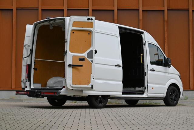 Volkswagen CRAFTER 2.0 TDI L3H3 Special Edition 140 PK | Betimmering | ¤ 189 P.M.