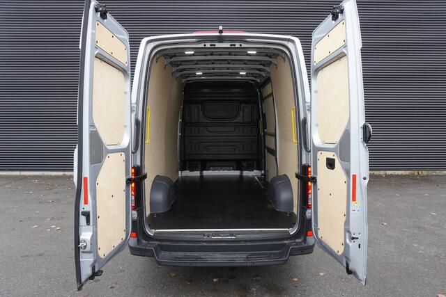 Volkswagen CRAFTER 35 177pk L3H3/L2H2 Apple Carplay Camera Parkeersensoren Airco Cruise control