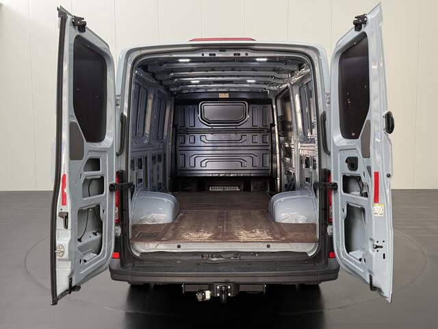 Volkswagen CRAFTER 2.0TDI L3H2 Dubbel lucht | 3500Kg Trekhaak