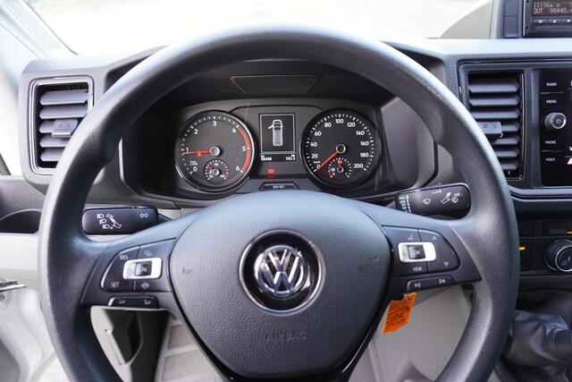 Volkswagen CRAFTER 35 180pk L3H3/L2H2 Apple Carplay Trekhaak Tacho LED Navigatie Camera Cruise control