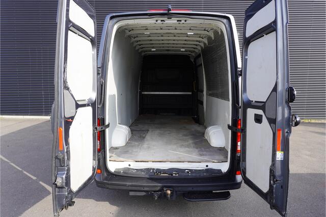 Volkswagen CRAFTER 35 177pk RWD 3500kg Trekhaak L4H3/L3H2 Camera Apple carplay Cruise Control Parkeersensoren
