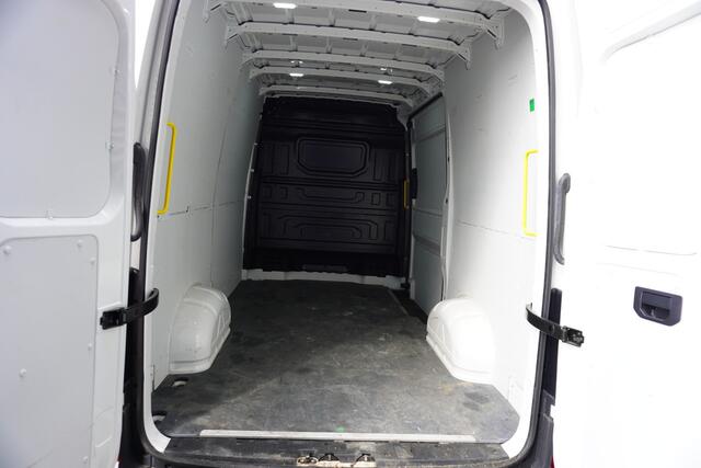 Volkswagen CRAFTER 180pk Automaat L3H3/L2H2 Apple carplay Camera Airco 3-zits