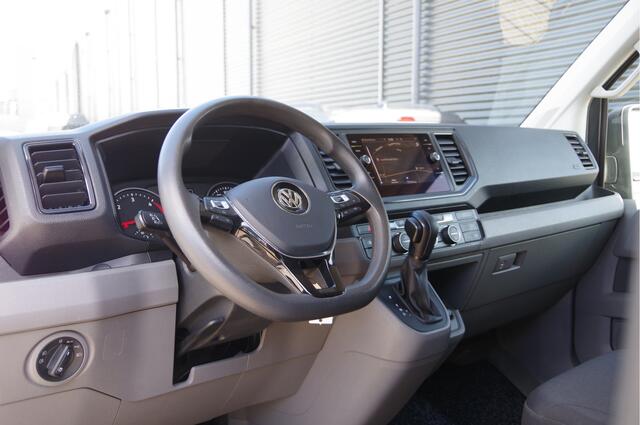 Volkswagen CRAFTER 35 2.0 TDI L3H3 177PK AUT. LED, STOELVERWARMING, TREKHAAK, ERGO ACTIVE GEVEERDE STOEL, CLIMATE CONTROL, CAMERA, NAVI, PARKEERSENSOREN