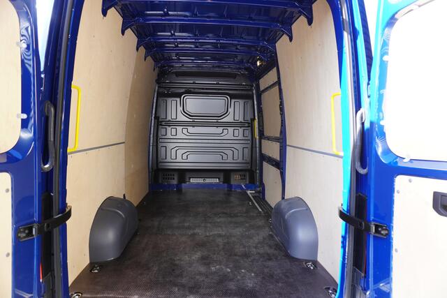 Volkswagen CRAFTER 35 140pk L3H3/L2H2 Facelift Apple Carplay Camera Betimmering Cruise control Digitaal Dashboard