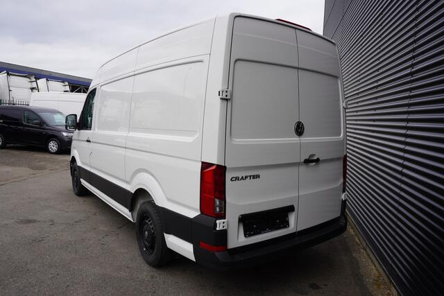 Volkswagen CRAFTER 180pk Automaat L3H3/L2H2 LED Cruise control Apple Carplay Parkeersensoren 3-Zits