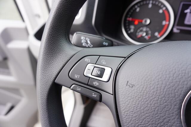 Volkswagen CRAFTER 180pk Automaat L3H3/L2H2 LED Cruise control Apple Carplay Parkeersensoren 3-Zits