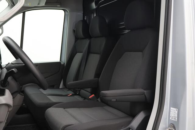 Volkswagen CRAFTER 35 2.0 TDI L3H3 Highline 3-Zits, Airco, Camera, Cruise, Apple Carplay, Verwarmde Voorruit, Trekhaak
