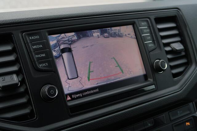 Volkswagen CRAFTER 35 2.0 TDI L3H3 AUT/ LED/ CAMERA/ ACC/ MASSAGE/ AIRCO/ TREKHAAK