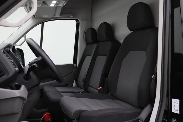 Volkswagen CRAFTER 35 2.0 TDI DSG L3H3 3-Zits, Camera, Apple Carplay, Trekhaak, PDC