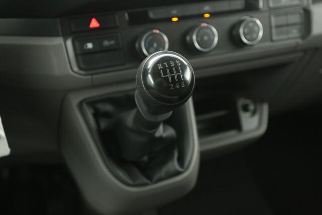 Volkswagen CRAFTER 2.0 TDI 140PK L3H3 | Airco | Cruise | Camera | Massagestoel | Carplay