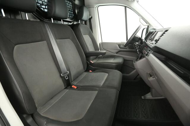 Volkswagen CRAFTER 2.0 TDI L3H3 140PK | 3000KG Trekgew. | Trekhaak | Airco | Adap. Cruise | Camera | Carplay | 3 Zits