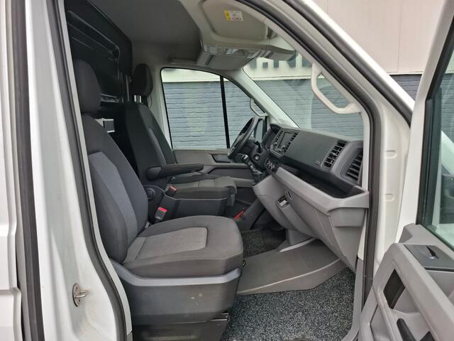 Volkswagen CRAFTER 35 2.0TDI 177pk! L3H3 EL Highline Trekhaak Camera Navi PDC-a+v Dab Treeplanken Schuifdeur Bluetooth EURO-6 CruiseControl Voorruitverwarming Betonplex-Vloer Wandbetimmering Aut.Verlichting Elek.Ramen/Spiegels Euro 6 Krachtige motor 177pk/410Nm zorgt voor 3