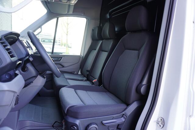 Volkswagen CRAFTER 140 pk L3H3/L2H2 Apple Carplay Camera LED Airco 3-Zits