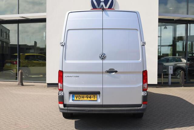 Volkswagen CRAFTER 35 2.0 TDI L3H3 Highline 140PK / 103kW, NL auto 1e eigenaar nieuw door ons geleverd en onderhouden, Full LED, navigatie, 3 zits, park assist, achteruitrijcamera, multifunctioneel stuurwiel, airco, voorruit verwarming, vloer, zijwand bekleding