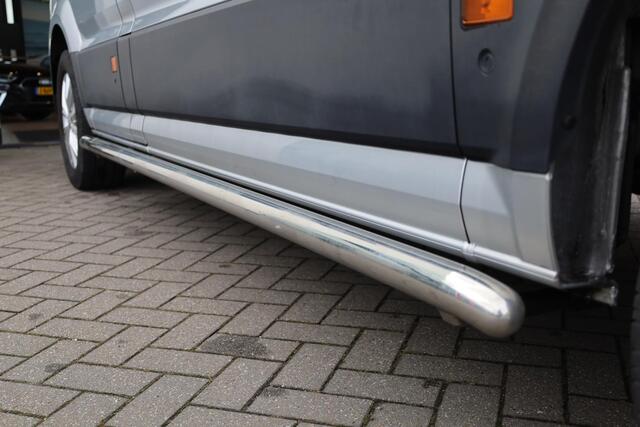 Volkswagen CRAFTER 35 2.0 TDI L3H3 Highline 140PK / 103kW, NL auto 1e eigenaar nieuw door ons geleverd en onderhouden, Full LED, navigatie, 3 zits, park assist, achteruitrijcamera, multifunctioneel stuurwiel, airco, voorruit verwarming, vloer, zijwand bekleding