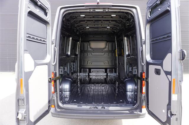 Volkswagen CRAFTER 140pk Automaat L3H3/L2H2 Facelift Digitaal Dashboard Navigatie Apple Carplay LED Camera Parkeersensoren