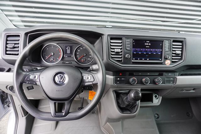 Volkswagen CRAFTER L3H3/L2H2 Trekhaak Camera Navigatie Parkeersensoren Cruise control Airco 3-Zits