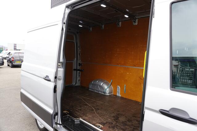 Volkswagen CRAFTER L3H3/L2H2 Trekhaak Camera Navigatie Parkeersensoren Cruise control Airco 3-Zits