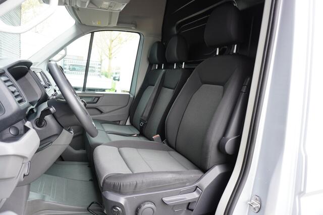 Volkswagen CRAFTER L3H3/L2H2 Trekhaak Camera Navigatie Parkeersensoren Cruise control Airco 3-Zits