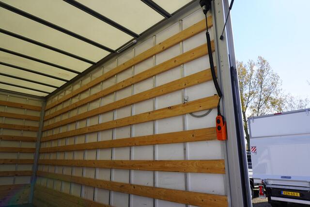 Volkswagen CRAFTER 180pk Bakwagen Laadklep Apple Carplay Navigatie Airco 3-Zits Koffer LBW